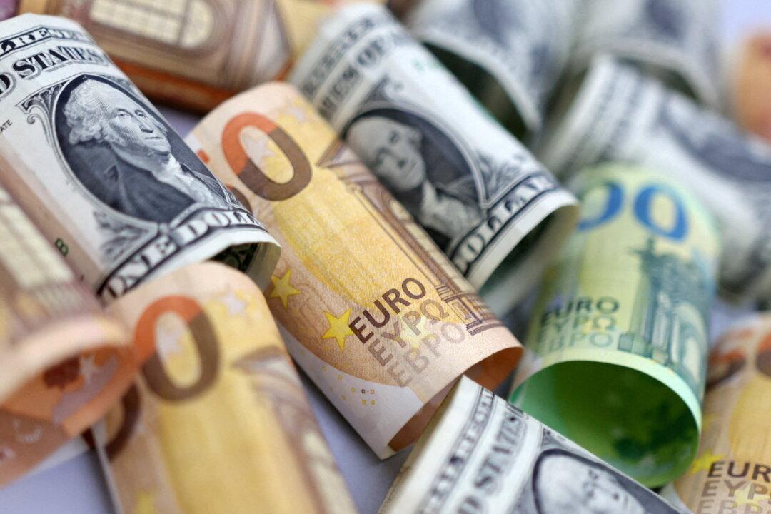 Dollar Starts 2024 With Gains on Yen and Euro, Bitcoin Above $45,000