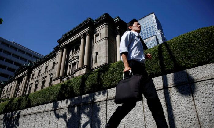 BOJ Policymaker Vows to Keep Ultra-Low Rates, Dovish Guidance