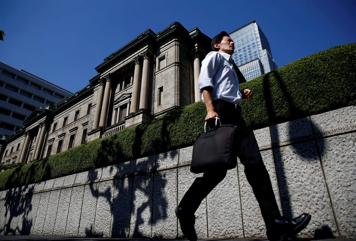 BOJ Policymaker Vows to Keep Ultra-Low Rates, Dovish Guidance