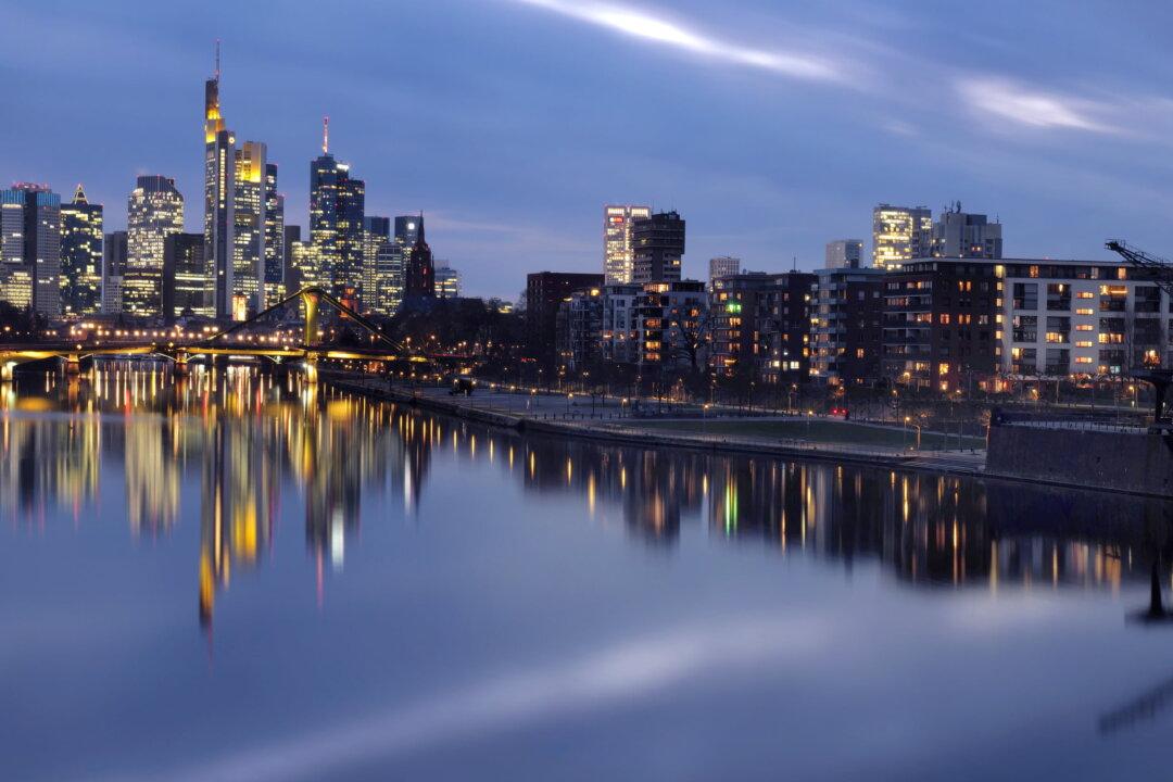 Ukraine War, Energy Crisis Send German Business Sentiment to Lowest Level Since June 2020