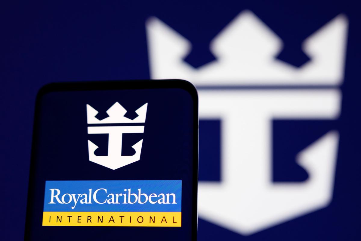 Royal Caribbean to Use SpaceX’s Starlink for Internet on Its Cruise Ships