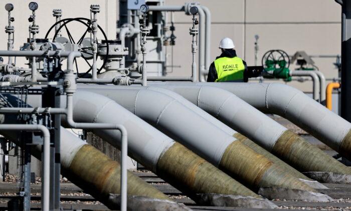 Russia Halts Gas Flows to Europe via Key Route, Germany Sees ‘No Cause for Alarm’