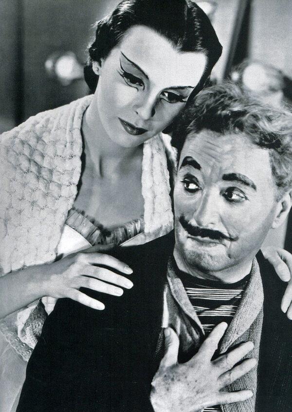 Charlie Chaplin and Claire Bloom in "Limelight." United Artists. (Public Domain)
