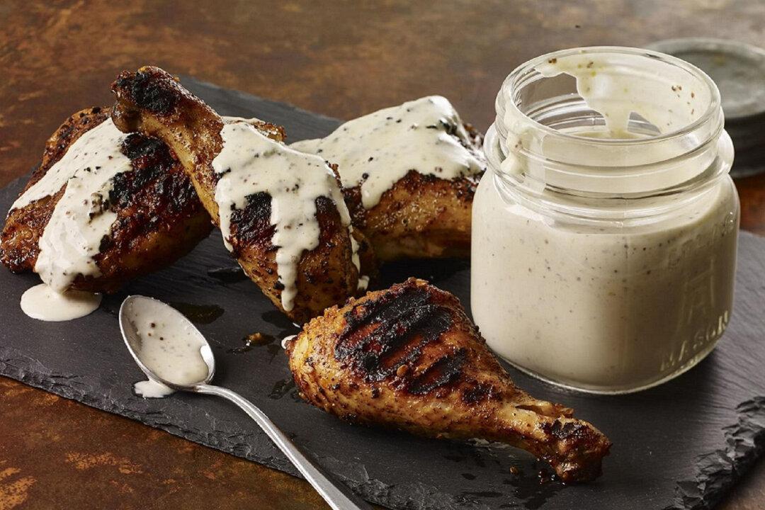 White BBQ Sauce With Smoky Chicken