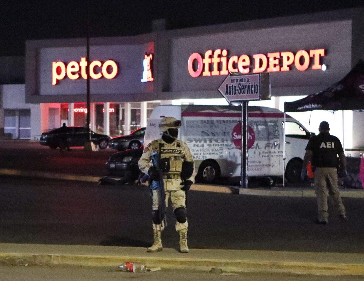 Members of the Mexican Army and forensic experts work at the site where four radio station workers were killed and two restaurant employees were wounded in Ciudad Juarez, state of Chihuahua, Mexico, on Aug. 11, 2022. (Herika Martinez/AFP via Getty Images)
