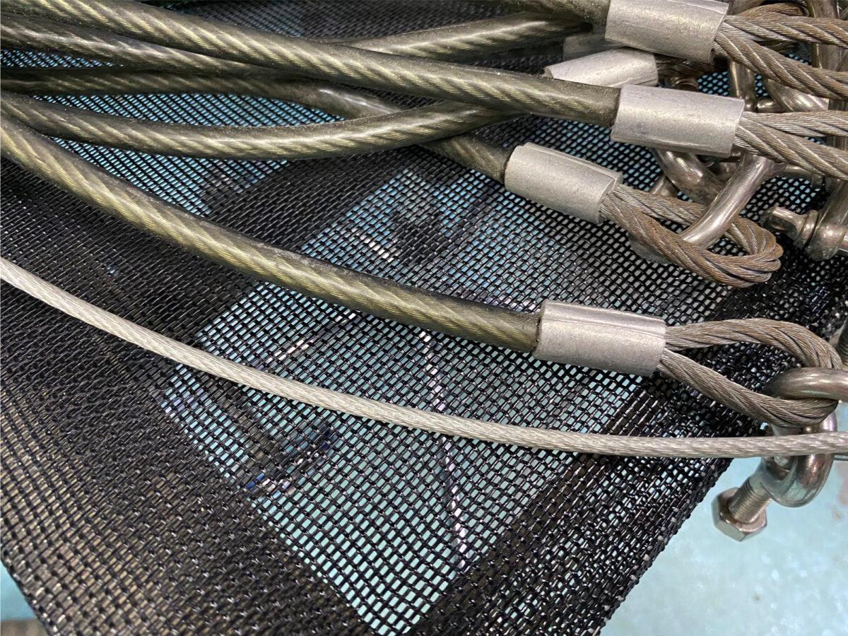 Mr. Shan said the max load of a 6 mm cable wire is 2 tons (Bottom) vs 600 kg with a 3mm-wide cable (Top). 3mm cables were used in hanging the 600 kg LED screen at MIRROR Concert.