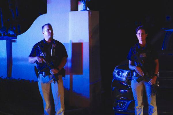 Secret Service personnel are seen in front of the home of former President Donald Trump at Mar-A-Lago in Palm Beach, Fla., on Aug. 8, 2022. (Eva Marie Uzcategui/Getty Images)