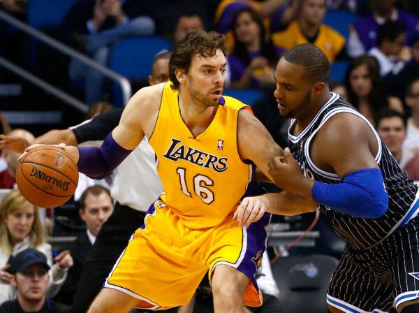 Glen Davis, No. 11 of the Orlando Magic, guards Pau Gasol, No. 16 of the Los Angeles Lakers, during the game at Amway Center in Orlando, on Jan. 24, 2014. (Sam Greenwood/Getty Images)