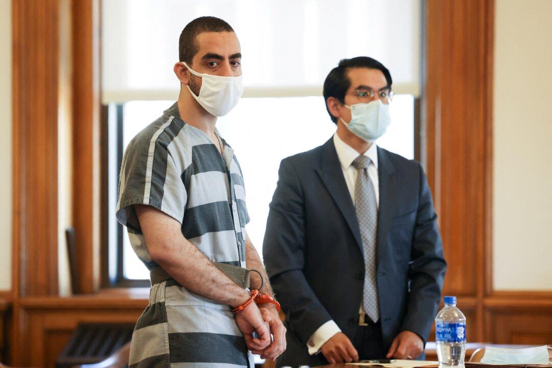 Prosecutors Request Names of Salman Rushdie Stabbing Witnesses Be Withheld From the Accused