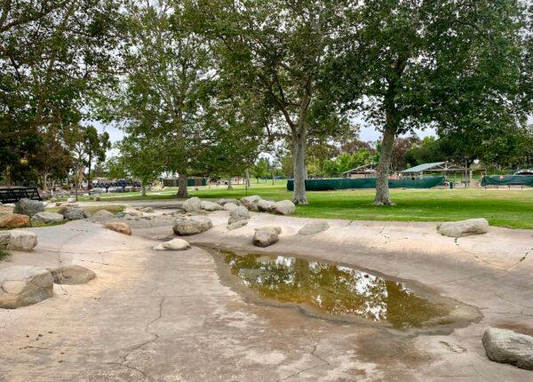 A dried pond sits on the outskirts of Mile Square Park in Fountain Valley, Calif., on May 21, 2022. (John Fredricks/The Epoch Times)