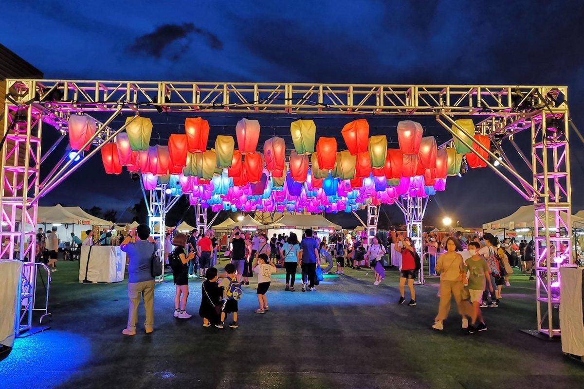 Hong Kong Sky Lantern Festival: Hand-Made Sky Lanterns and Paper Cranes Challenge Guinness World Record