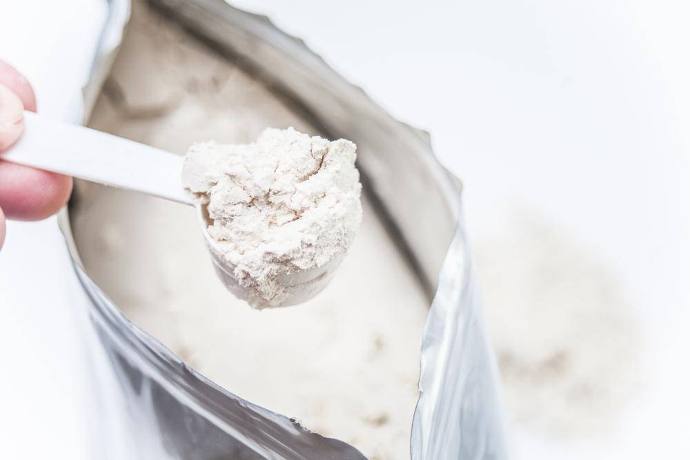 One scoop of protein powder can contain 20 to 30 grams of protein. (Obak/Shutterstock)