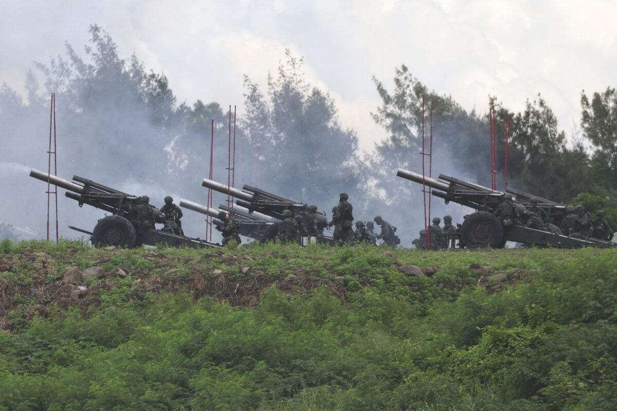 Soldiers fire 155mm howitzers during an annual live fire military exercise in Pingtung county, southern Taiwan August 9, 2022. REUTERS/Ann Wang