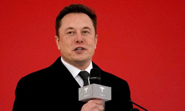 Elon Musk Says Twitter Won’t ‘Become a Free-for-All Hellscape’