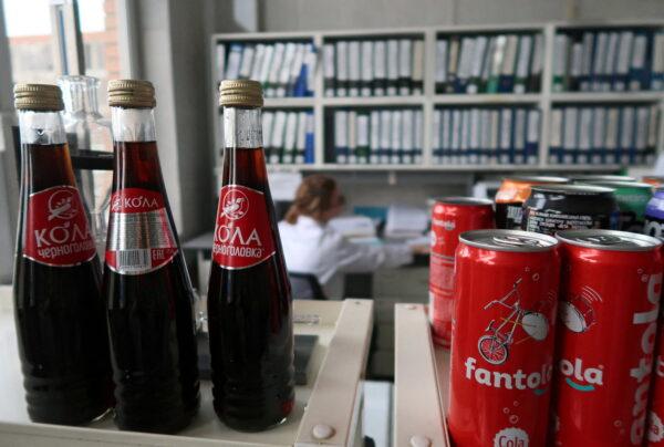 Bottles and cans of soft drinks at a plant of the Chernogolovka company in the town of Chernogolovka in the Moscow region on July 28, 2022. (Alexander Reshetnikov/Reuters)