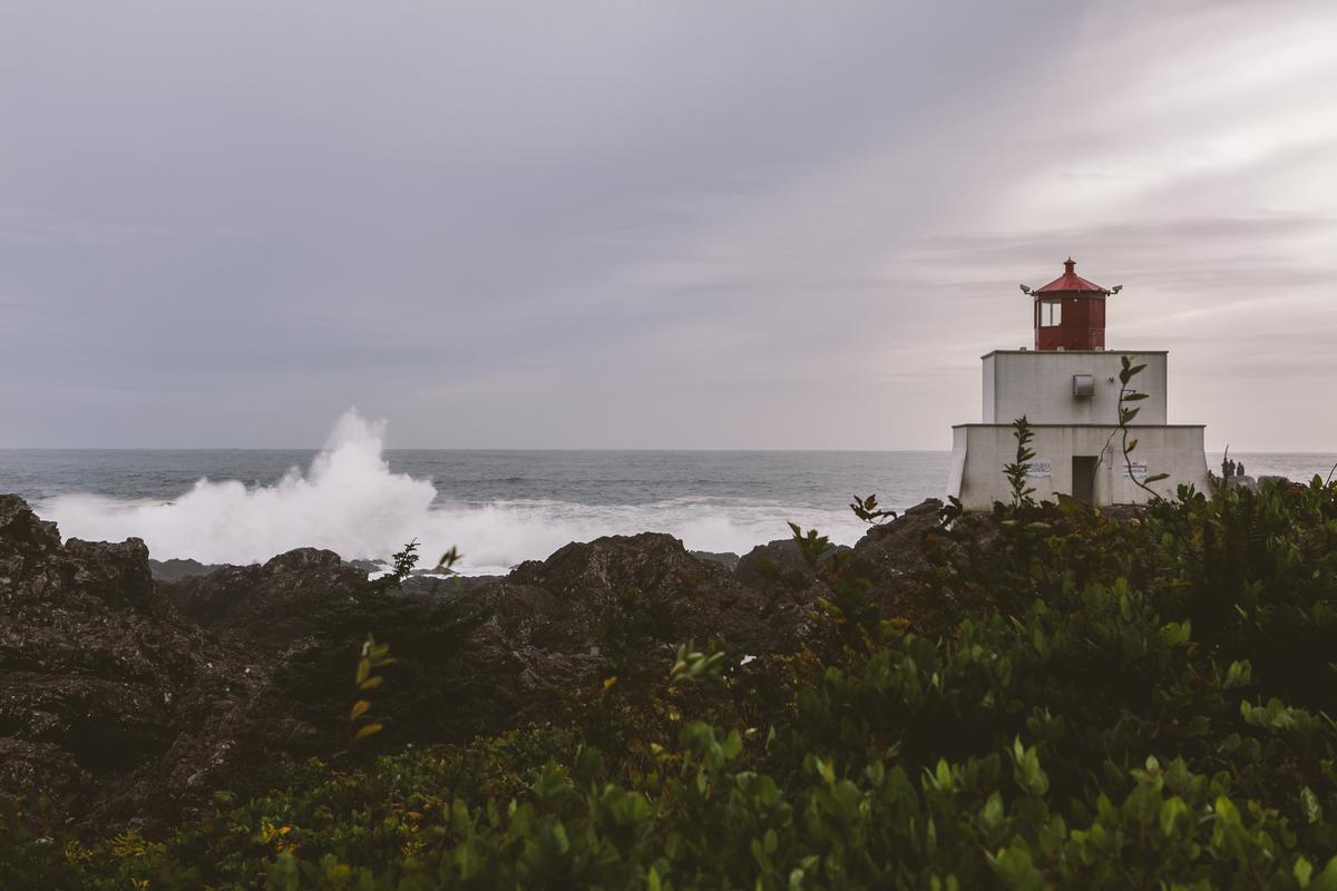Sunset at Amphitrite Lighthouse at the Wild Pacific Trail in Ucluelet. (Tourism Vancouver Island/Ben Giesbrecht)