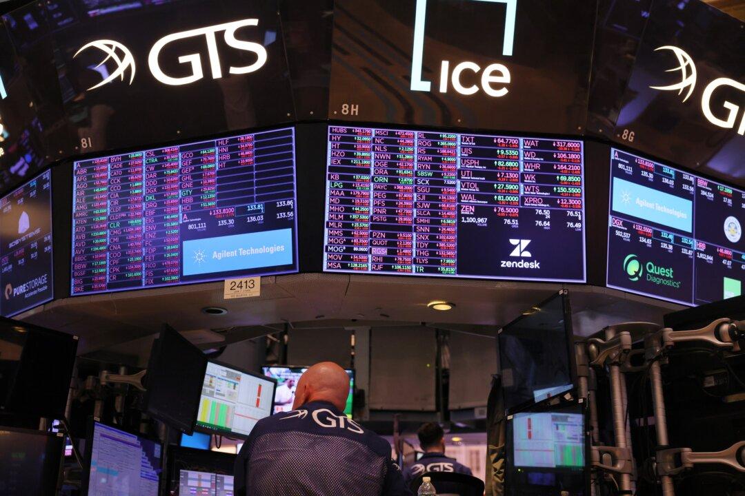 Stocks Dip as Steadying Yields Calm Wall Street After Fall