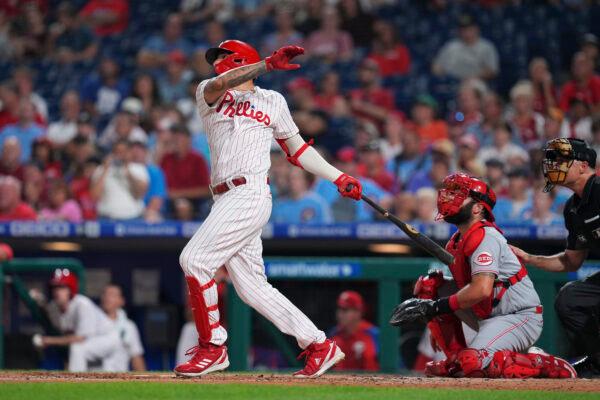 Nick Castellanos (8) of the Philadelphia Phillies hits a solo home run in the bottom of the second inning against the Cincinnati Reds at Citizens Bank Park in Philadelphia on Aug. 22, 2022. (Mitchell Leff/Getty Images)