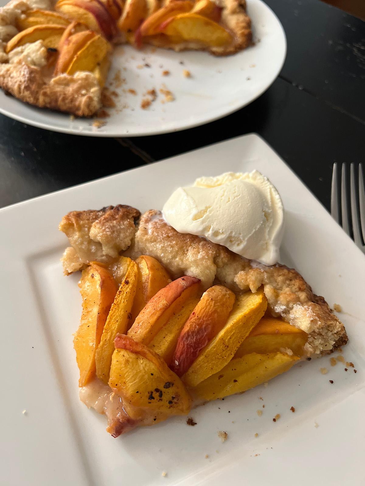 This Crostata Is Easy Peachy