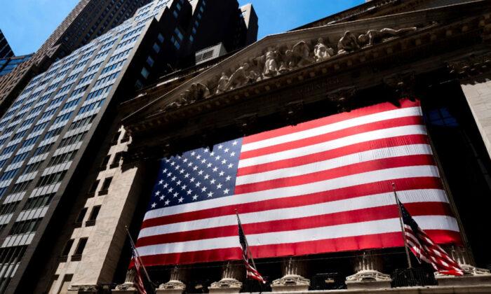 Wall Street Rallies as Countdown to Fed Speech Nears End