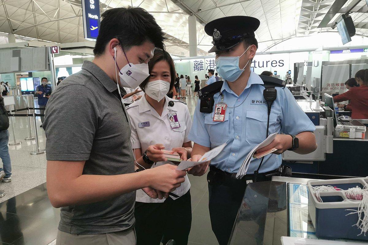 Hong Kong Police warn travelers at the Hong Kong International Airport about the recent job scams and human trafficking in Cambodia. (Information Services Department, Hong Kong government)
