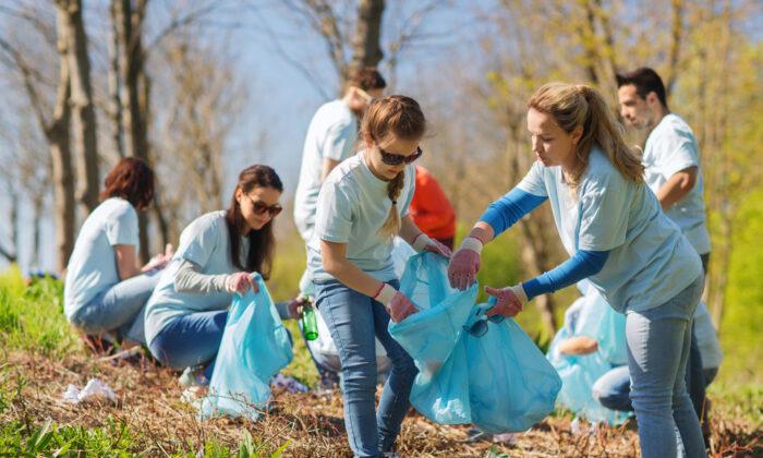 Volunteer Etiquette: Setting a Good Example as You Give Back