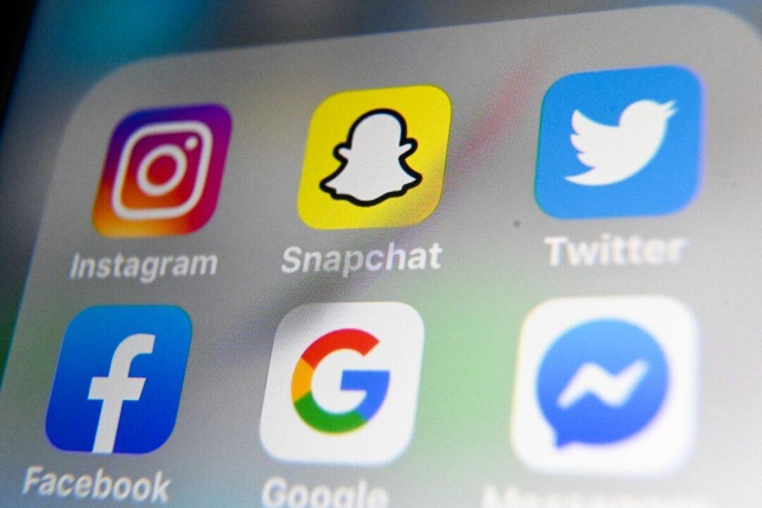 IN-DEPTH: Parents Should Not Post Children’s Photos Online, Warn Safety Experts