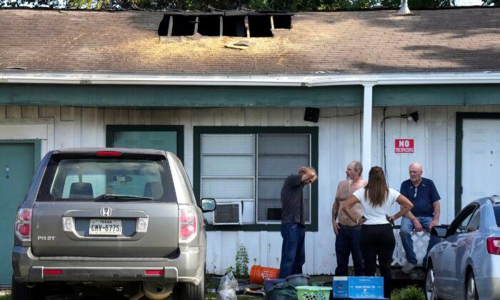 Police: Houston Tenant Kills 3 Others, Set Fire to Lure Them