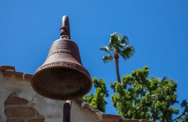 A light post representing the El Camino Real sits displayed on a corner in San Juan Capistrano, Calif., on Aug. 5, 2022. (John Fredricks/The Epoch Times)