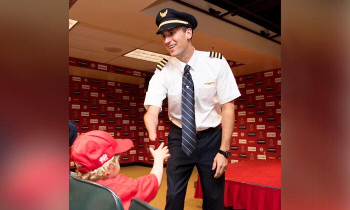 Man Born Without a Hand Becomes Pilot, Writes Children’s Book, Is ‘Forever Grateful’ to Parents