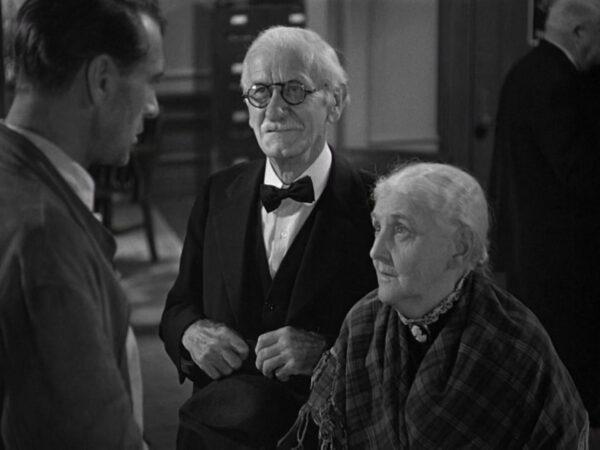 (L–R) Gary Cooper as a guy named Willoughby, who becomes John Doe, meets Lafe McKee and Emma Tansey as an older couple, in a moving moment in "Meet John Doe." (Warner Bros.)