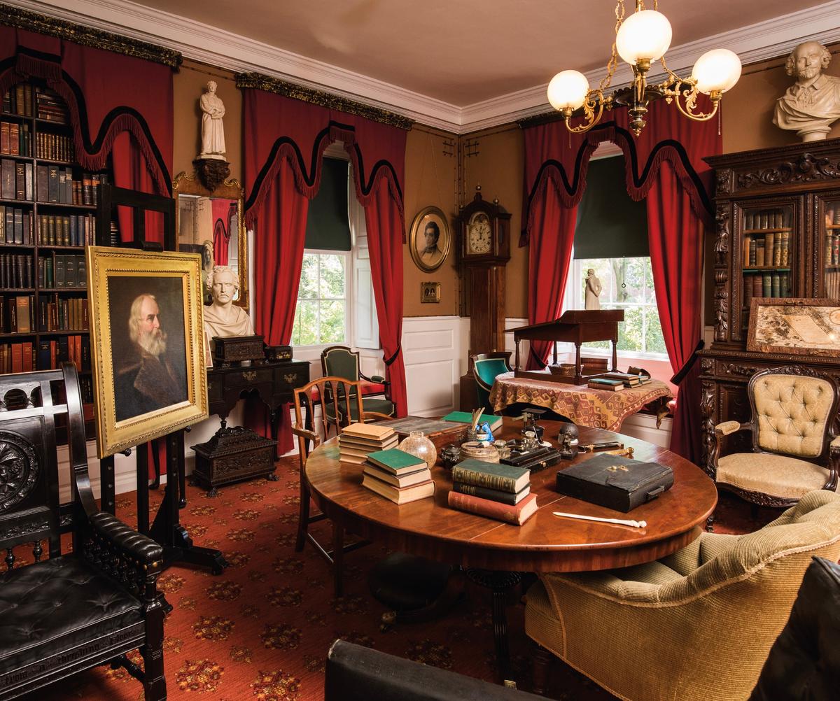  Formerly his wife Fanny’s office, this room served as Longfellow’s personal study from the mid-1840s until his death in 1882. (Public domain)