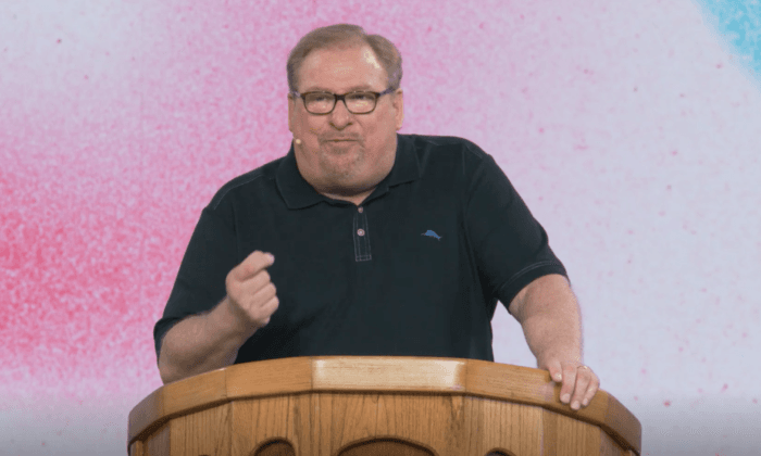 Rick Warren Preaches Final Sermon at Saddleback Church