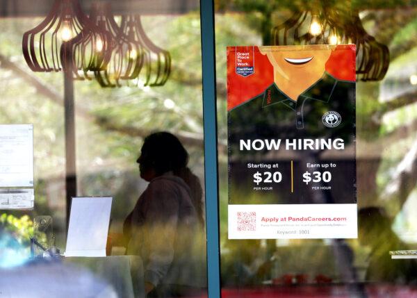  A now hiring sign is posted at a Panda Express restaurant in Marin City, Calif. on Aug 5, 2022. (Justin Sullivan/Getty Images)
