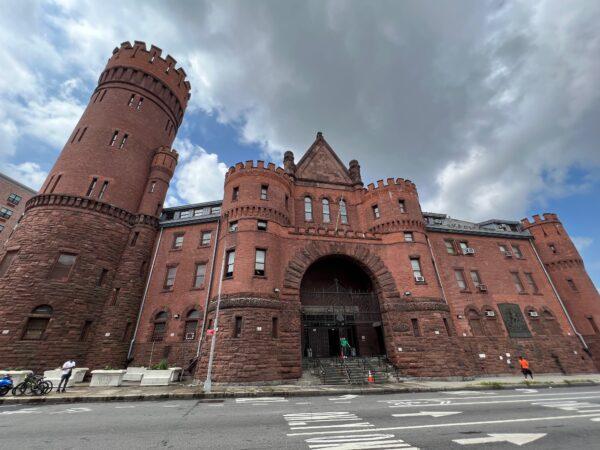 The Atlantic Armory men's shelter in Brooklyn on August 22, 2022. (Madalina Vasiliu/The Epoch Times)