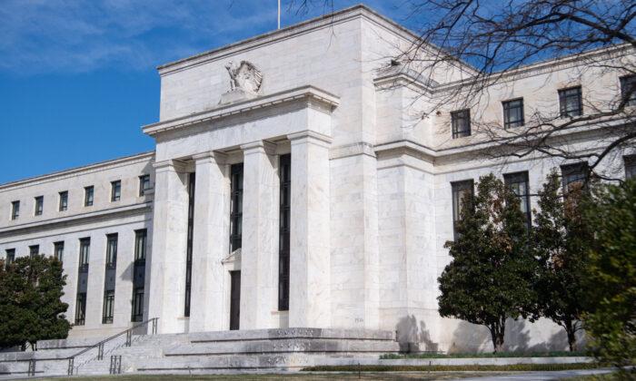 American Banks Lost Record $370 Billion in Deposits in Second Quarter: FDIC