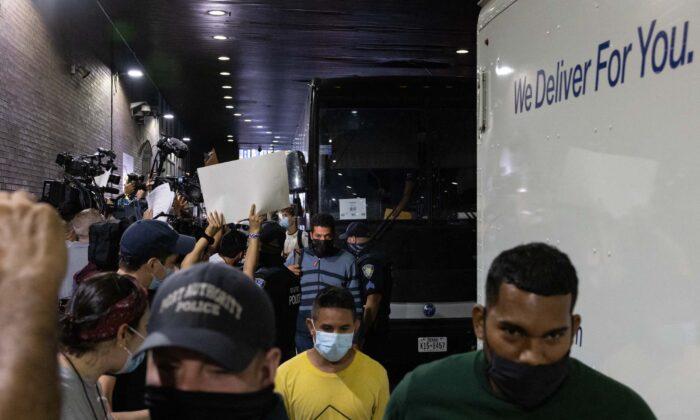 6 More Buses of Illegal Immigrants Arrive in New York: Mayor
