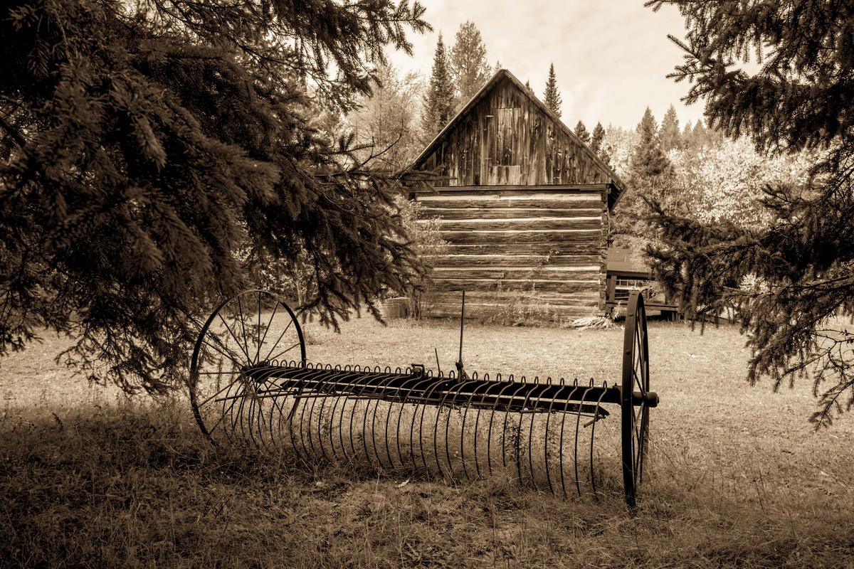An 1800s homestead. (ehrlif/Shutterstock)
