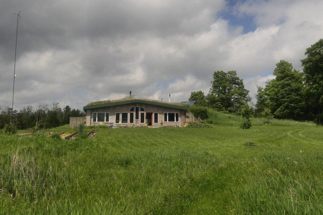 Going Off the Grid: A Family Shares the Joys, Challenges, and Lessons Learned From the Journey to Self-Sufficiency