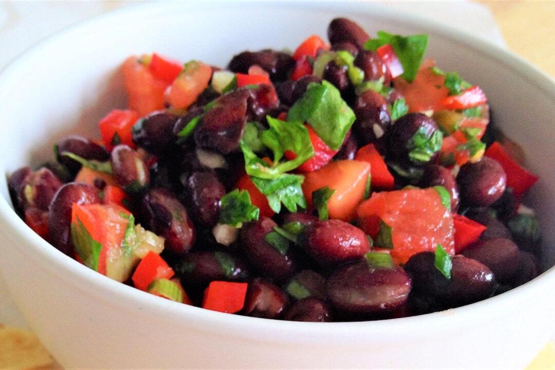 Fresh Salsa with Tomatoes and Black Beans