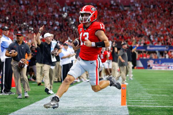 Stetson Bennett (13) of the Georgia Bulldogs rushes in for a touchdown during the first half against the Oregon Ducks at Mercedes-Benz Stadium in Atlanta, on Sept. 3, 2022. (Todd Kirkland/Getty Images)