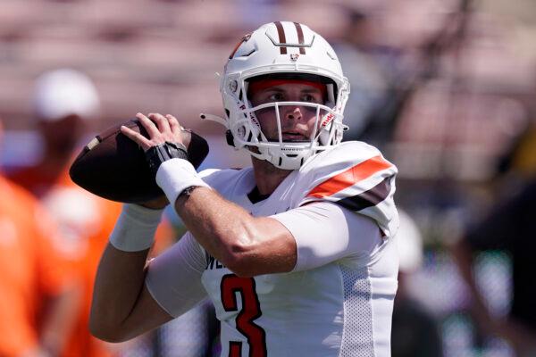 Bowling Green quarterback Matt McDonald returns to SoCal, throws pass during the first half of an NCAA college football game against UCLA in Pasadena, Calif., on Sept. 3, 2022. (Mark J. Terrill/AP Photo)