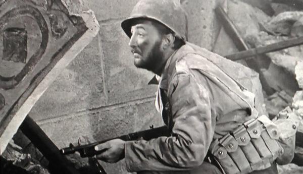 Robert Mitchum as Lt. Walker in “Story of G.I. Joe.” (United Artists)