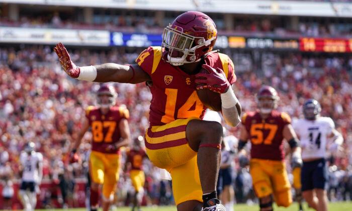 No. 14 USC Routs Rice 66–14 in Big Debuts by Williams, Riley