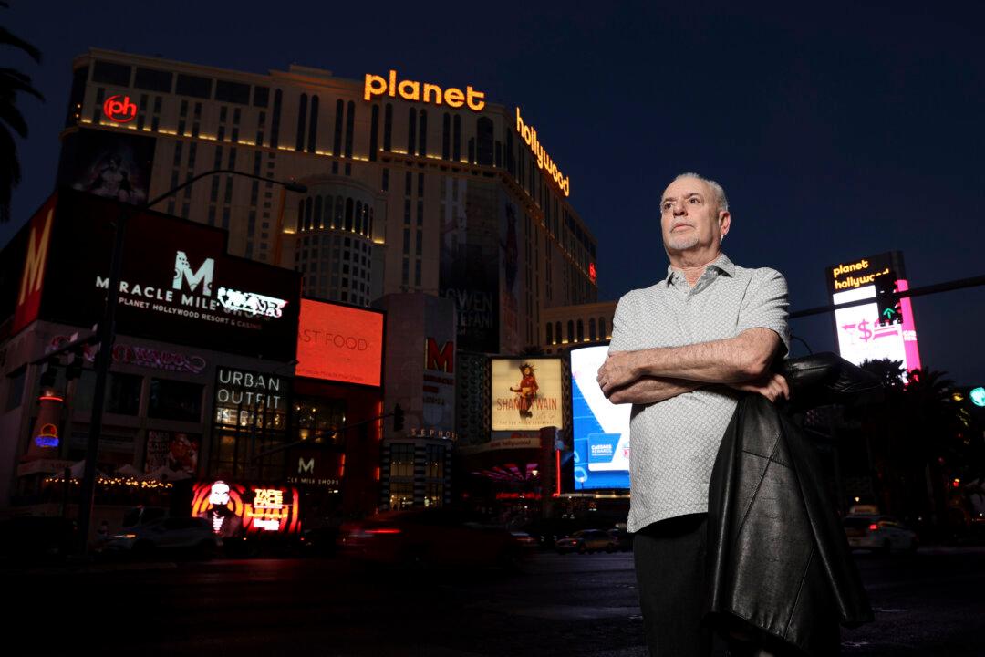 Las Vegas Police Release Images of Possible Suspect in Reporter’s Death