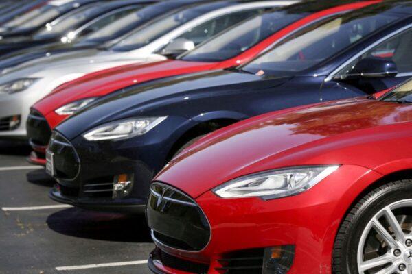 A row of Tesla Model S sedans are seen outside the company’s headquarters in Palo Alto, Calif., on April 30, 2015. (Elijah Nouvelage/Reuters)