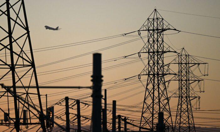California Issues Grid Emergency, Says Blackouts Possible