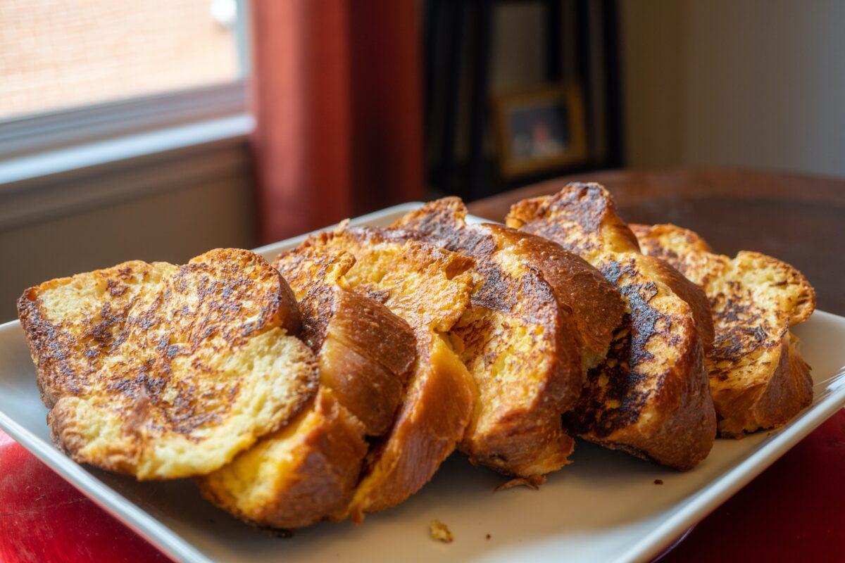 Challah makes an ideal base for French toast. (RebeccaDLev/Shutterstock)