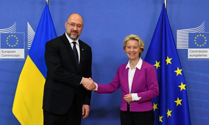 EU Signs Ukraine Aid Deal, New Partnerships on Green, Digital World Ambitions