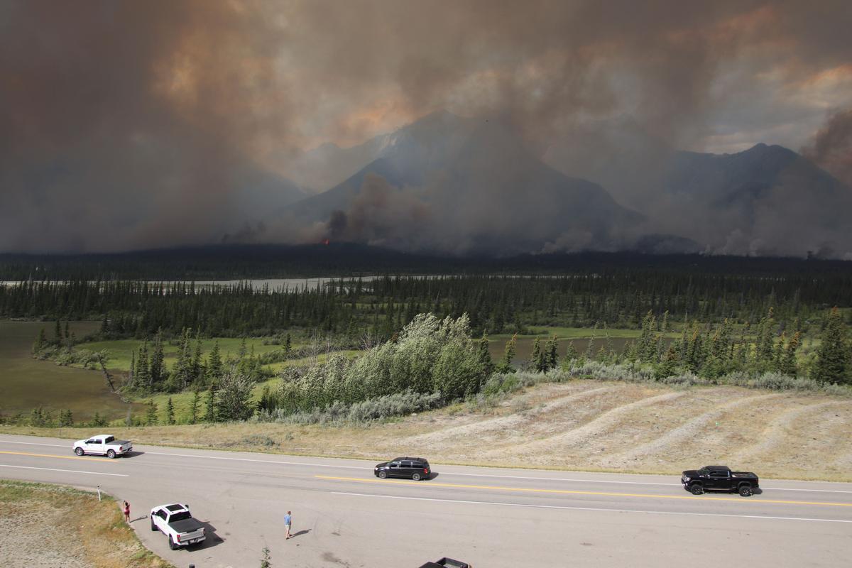 'Out of Control' Wildfire Near Jasper in Alberta Spans Over 6,000 Hectares